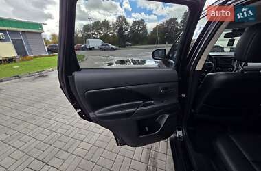 Внедорожник / Кроссовер Mitsubishi Outlander 2013 в 