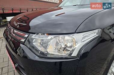 Внедорожник / Кроссовер Mitsubishi Outlander 2013 в 