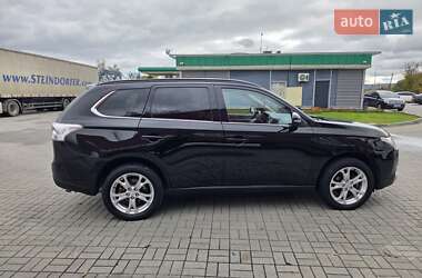 Внедорожник / Кроссовер Mitsubishi Outlander 2013 в 