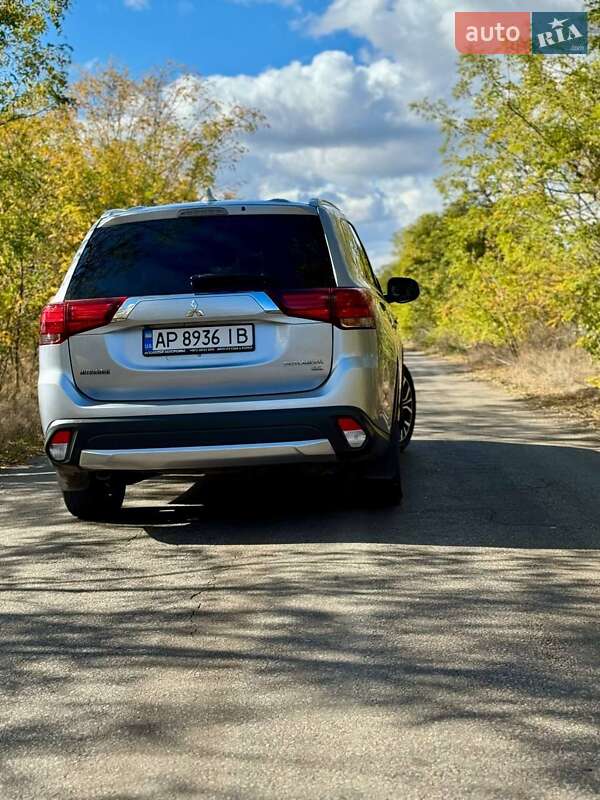 Внедорожник / Кроссовер Mitsubishi Outlander 2017 в Вольнянске