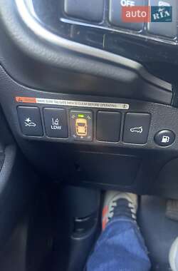 Внедорожник / Кроссовер Mitsubishi Outlander 2020 в 