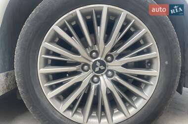 Внедорожник / Кроссовер Mitsubishi Outlander 2020 в 