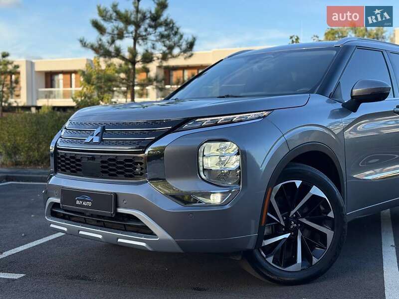 Внедорожник / Кроссовер Mitsubishi Outlander 2022 в Киеве