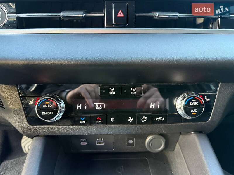 Внедорожник / Кроссовер Mitsubishi Outlander 2022 в Киеве