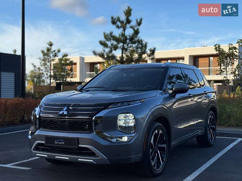 Внедорожник / Кроссовер Mitsubishi Outlander 2022 в Киеве