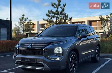 Внедорожник / Кроссовер Mitsubishi Outlander 2022 в 