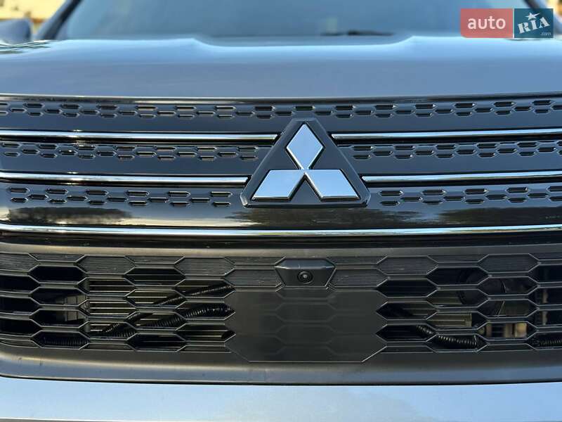 Внедорожник / Кроссовер Mitsubishi Outlander 2022 в Киеве