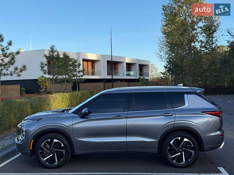 Внедорожник / Кроссовер Mitsubishi Outlander 2022 в Киеве