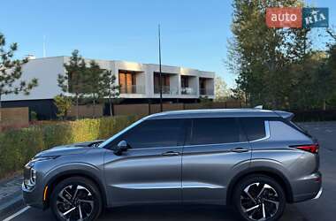 Внедорожник / Кроссовер Mitsubishi Outlander 2022 в 