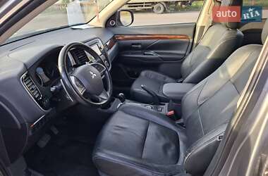 Внедорожник / Кроссовер Mitsubishi Outlander 2013 в 