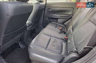 Внедорожник / Кроссовер Mitsubishi Outlander 2013 в 