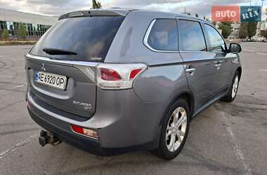 Внедорожник / Кроссовер Mitsubishi Outlander 2013 в 