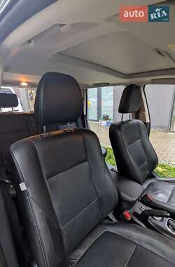 Внедорожник / Кроссовер Mitsubishi Outlander 2012 в 