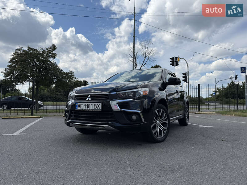 Внедорожник / Кроссовер Mitsubishi Outlander 2016 в Киеве