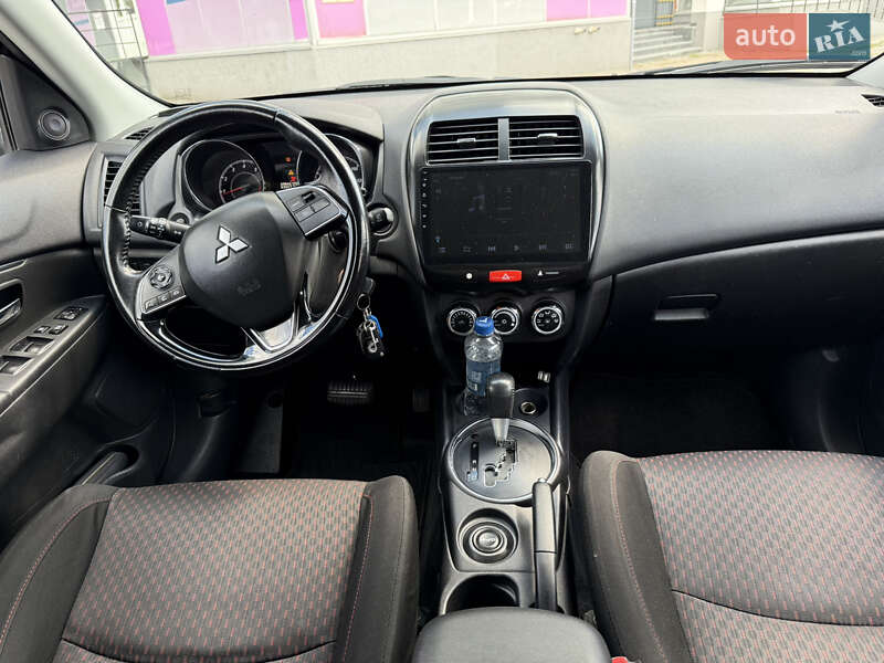 Внедорожник / Кроссовер Mitsubishi Outlander 2016 в Киеве