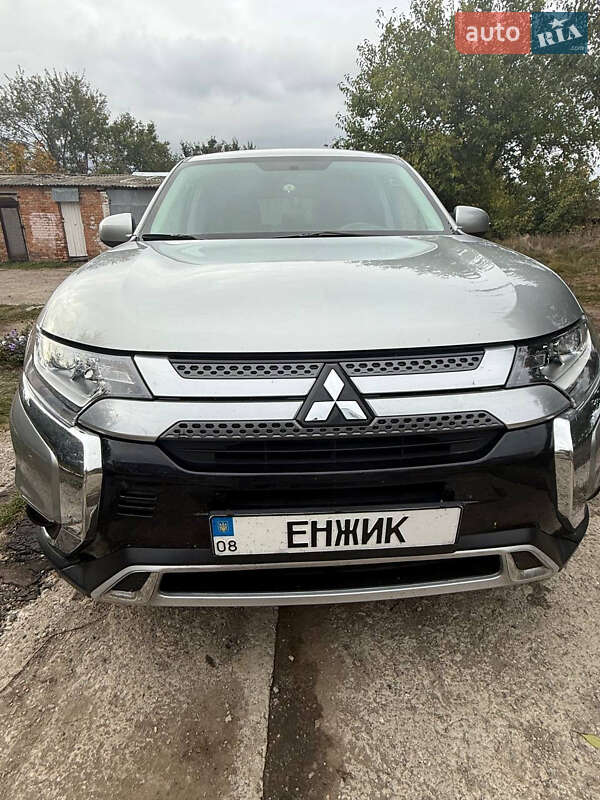 Позашляховик / Кросовер Mitsubishi Outlander 2018 в Запоріжжі