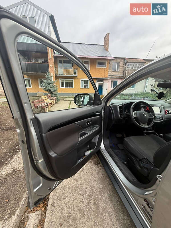 Позашляховик / Кросовер Mitsubishi Outlander 2018 в Запоріжжі