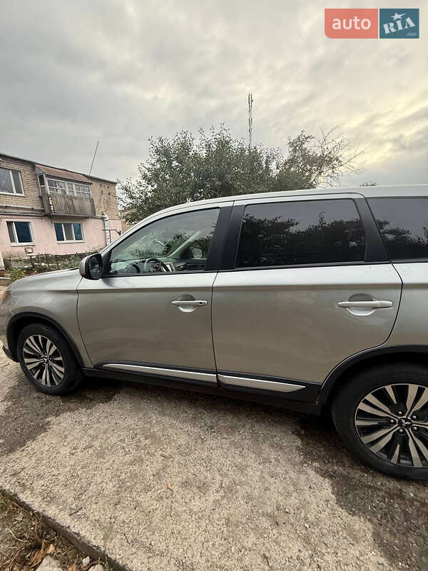 Позашляховик / Кросовер Mitsubishi Outlander 2018 в Запоріжжі