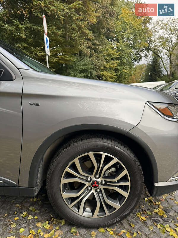 Внедорожник / Кроссовер Mitsubishi Outlander 2017 в Львове фото 14 Внедорожник / Кроссовер Mitsubishi Outlander 2017 в Львове