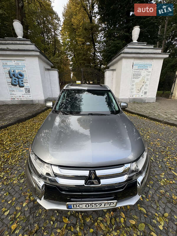 Внедорожник / Кроссовер Mitsubishi Outlander 2017 в Львове фото 16 Внедорожник / Кроссовер Mitsubishi Outlander 2017 в Львове