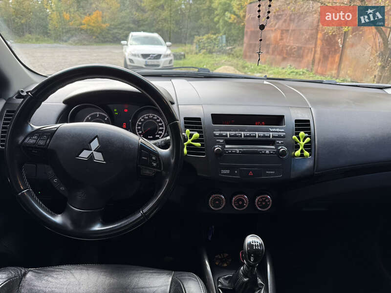 Внедорожник / Кроссовер Mitsubishi Outlander 2010 в Борщеве