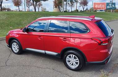 Внедорожник / Кроссовер Mitsubishi Outlander 2018 в 