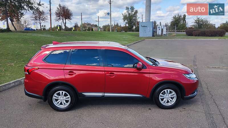 Позашляховик / Кросовер Mitsubishi Outlander 2018 в Києві