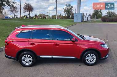 Внедорожник / Кроссовер Mitsubishi Outlander 2018 в 