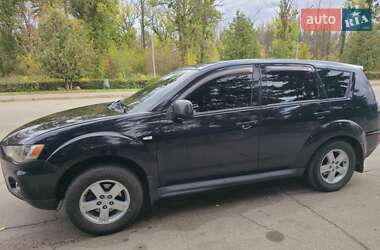 Внедорожник / Кроссовер Mitsubishi Outlander 2010 в 