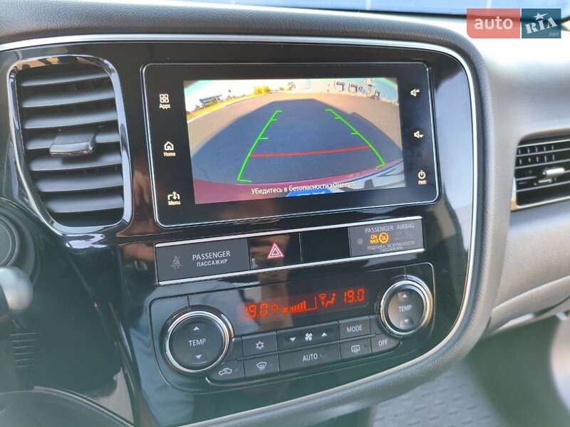 Позашляховик / Кросовер Mitsubishi Outlander 2018 в Києві