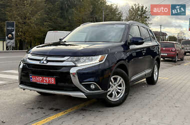 Позашляховик / Кросовер Mitsubishi Outlander 2016 в Києві