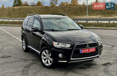 Внедорожник / Кроссовер Mitsubishi Outlander 2012 в 