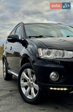 Внедорожник / Кроссовер Mitsubishi Outlander 2012 в 