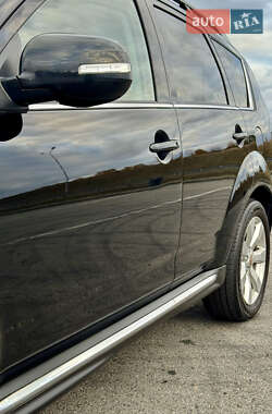 Внедорожник / Кроссовер Mitsubishi Outlander 2012 в 
