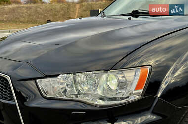 Внедорожник / Кроссовер Mitsubishi Outlander 2012 в 