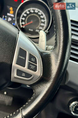 Внедорожник / Кроссовер Mitsubishi Outlander 2012 в 