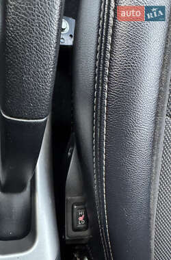 Внедорожник / Кроссовер Mitsubishi Outlander 2012 в 