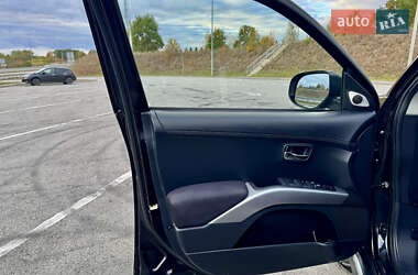 Внедорожник / Кроссовер Mitsubishi Outlander 2012 в 