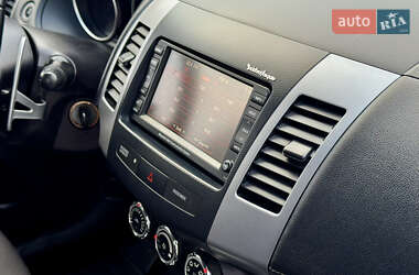 Внедорожник / Кроссовер Mitsubishi Outlander 2012 в 