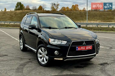 Внедорожник / Кроссовер Mitsubishi Outlander 2012 в 