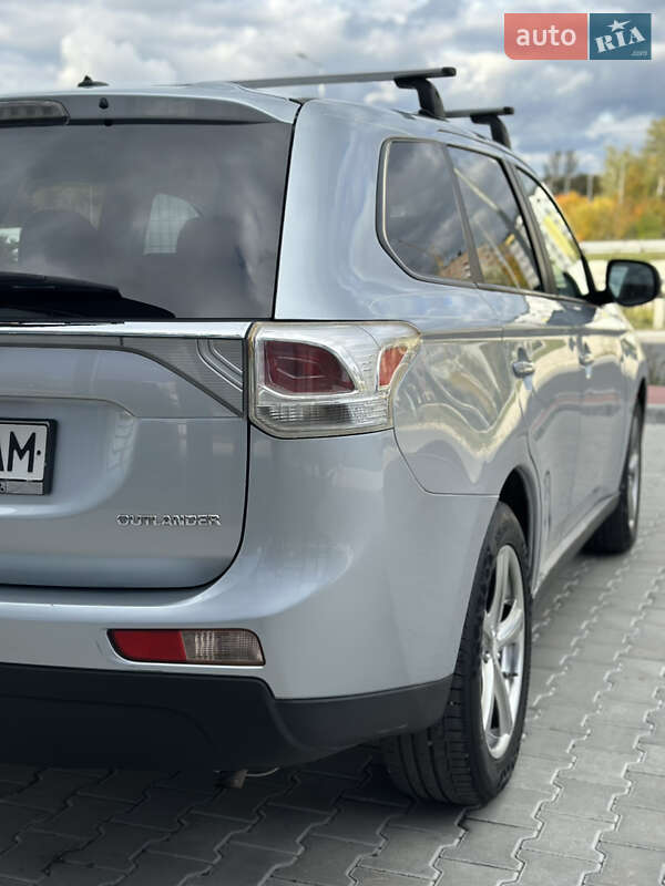 Внедорожник / Кроссовер Mitsubishi Outlander 2013 в Тернополе