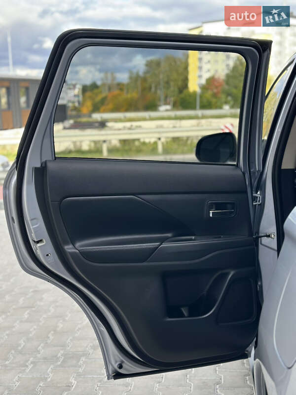 Внедорожник / Кроссовер Mitsubishi Outlander 2013 в Тернополе