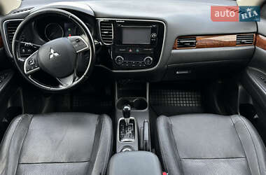 Внедорожник / Кроссовер Mitsubishi Outlander 2013 в 