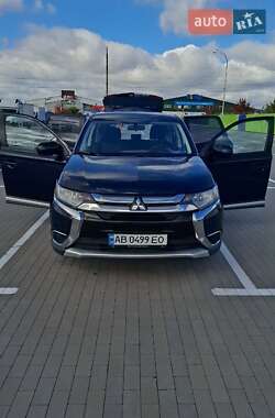 Внедорожник / Кроссовер Mitsubishi Outlander 2016 в 
