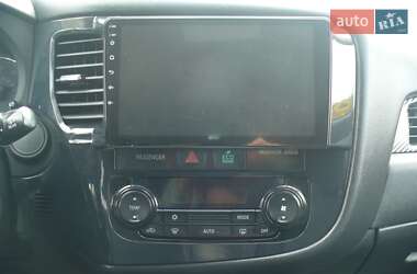 Внедорожник / Кроссовер Mitsubishi Outlander 2016 в 