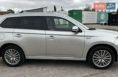 Внедорожник / Кроссовер Mitsubishi Outlander 2020 в 