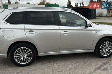 Внедорожник / Кроссовер Mitsubishi Outlander 2020 в 