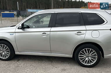 Внедорожник / Кроссовер Mitsubishi Outlander 2020 в 