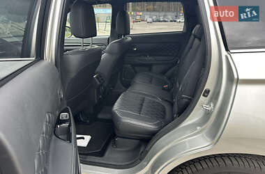 Внедорожник / Кроссовер Mitsubishi Outlander 2020 в 