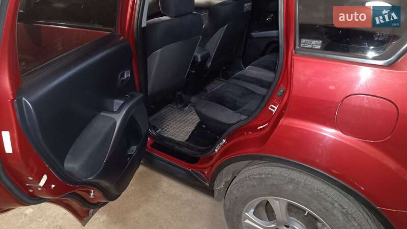 Внедорожник / Кроссовер Mitsubishi Outlander 2010 в Кривом Роге